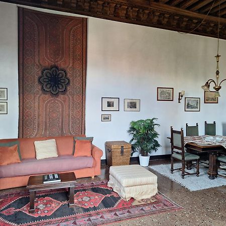Appartamenti Inside Palazzo Foscarini Венеція Екстер'єр фото