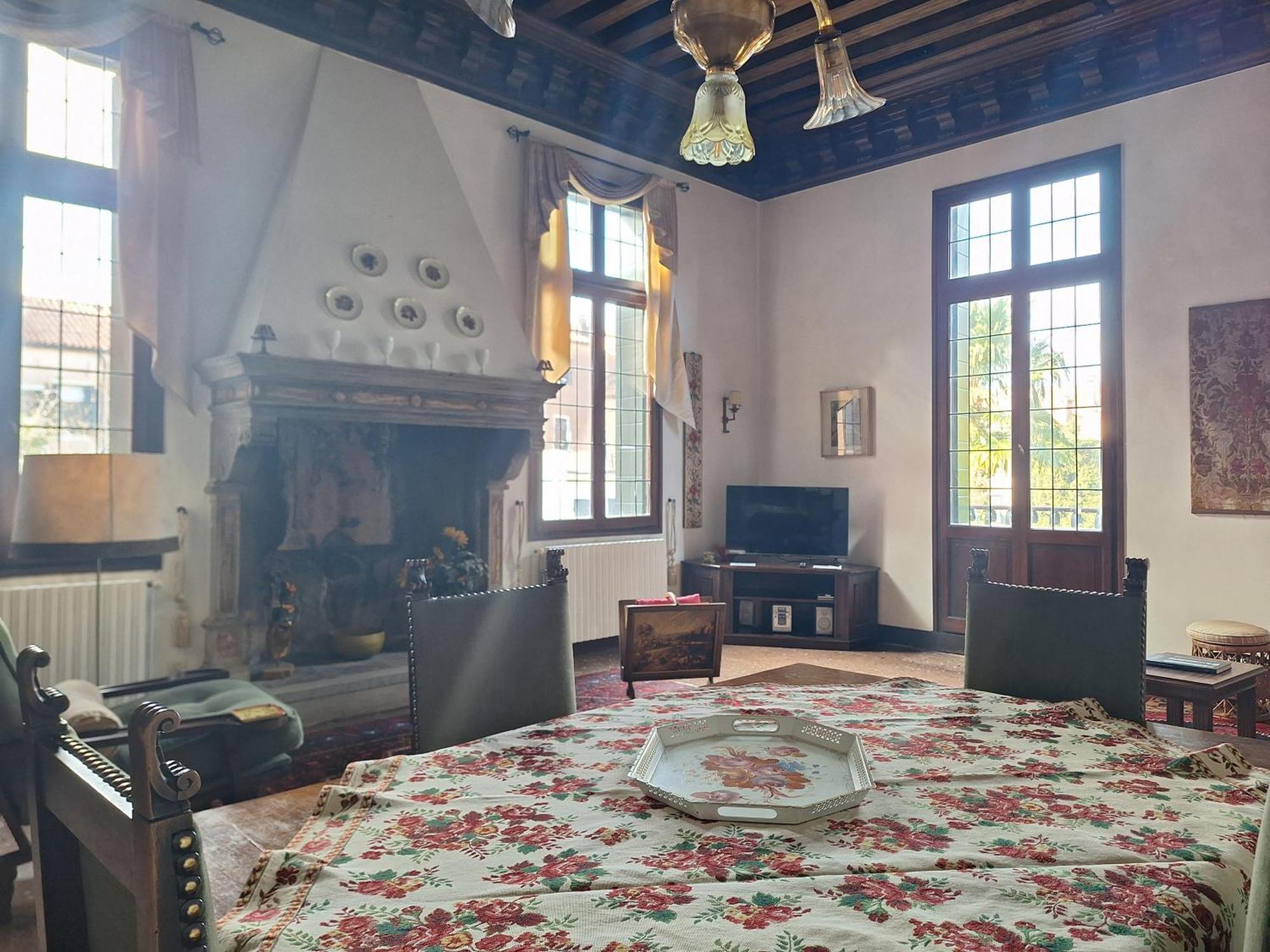 Appartamenti Inside Palazzo Foscarini Венеція Екстер'єр фото