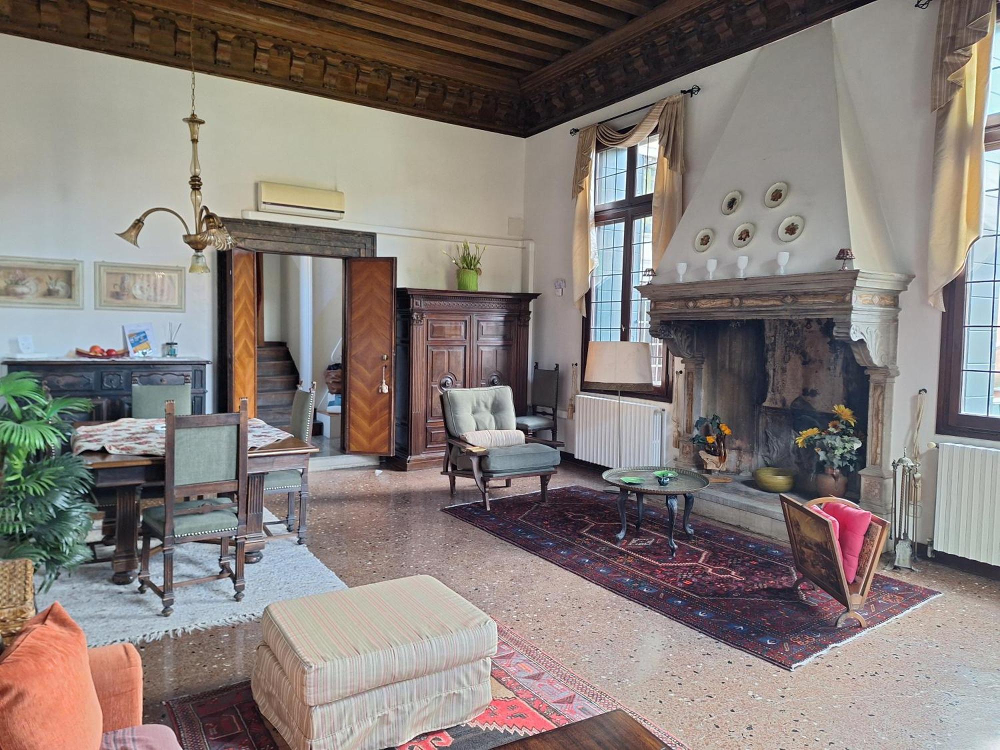 Appartamenti Inside Palazzo Foscarini Венеція Екстер'єр фото