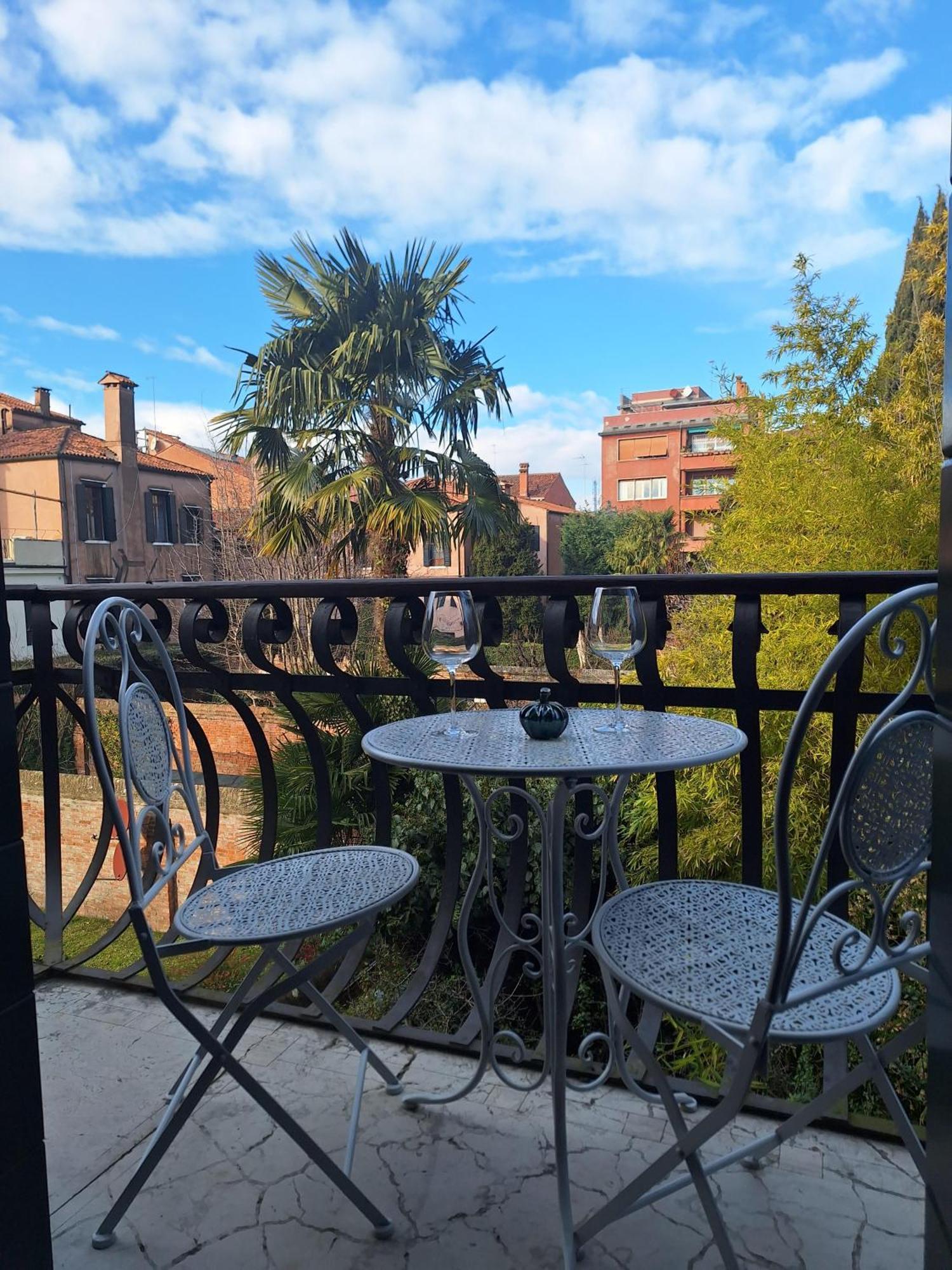 Appartamenti Inside Palazzo Foscarini Венеція Екстер'єр фото
