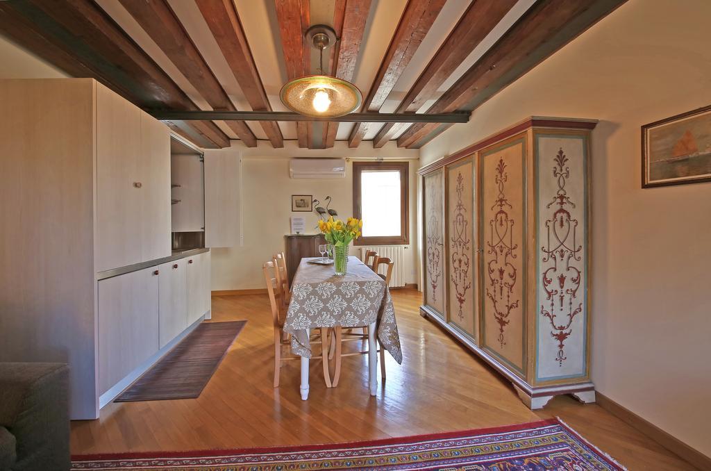 Appartamenti Inside Palazzo Foscarini Венеція Екстер'єр фото