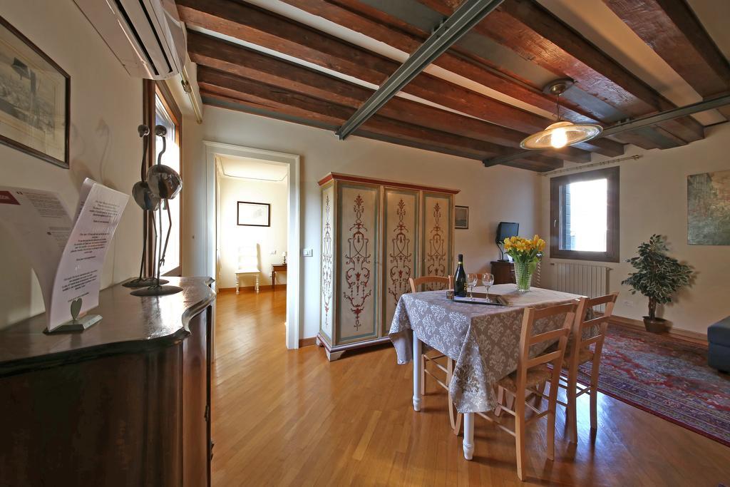 Appartamenti Inside Palazzo Foscarini Венеція Екстер'єр фото