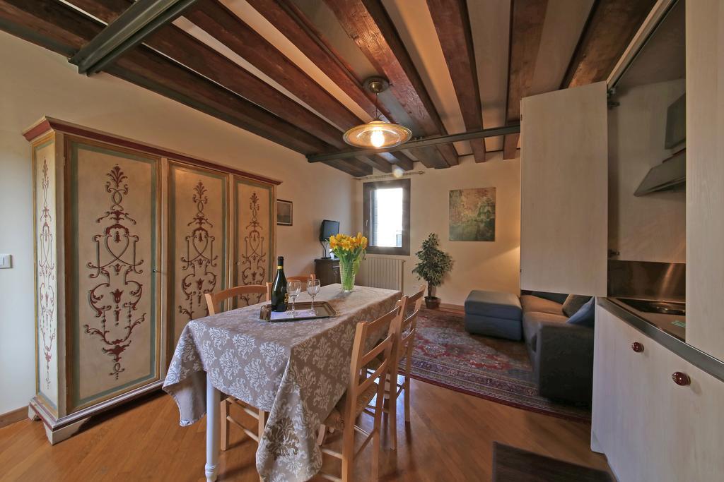 Appartamenti Inside Palazzo Foscarini Венеція Екстер'єр фото