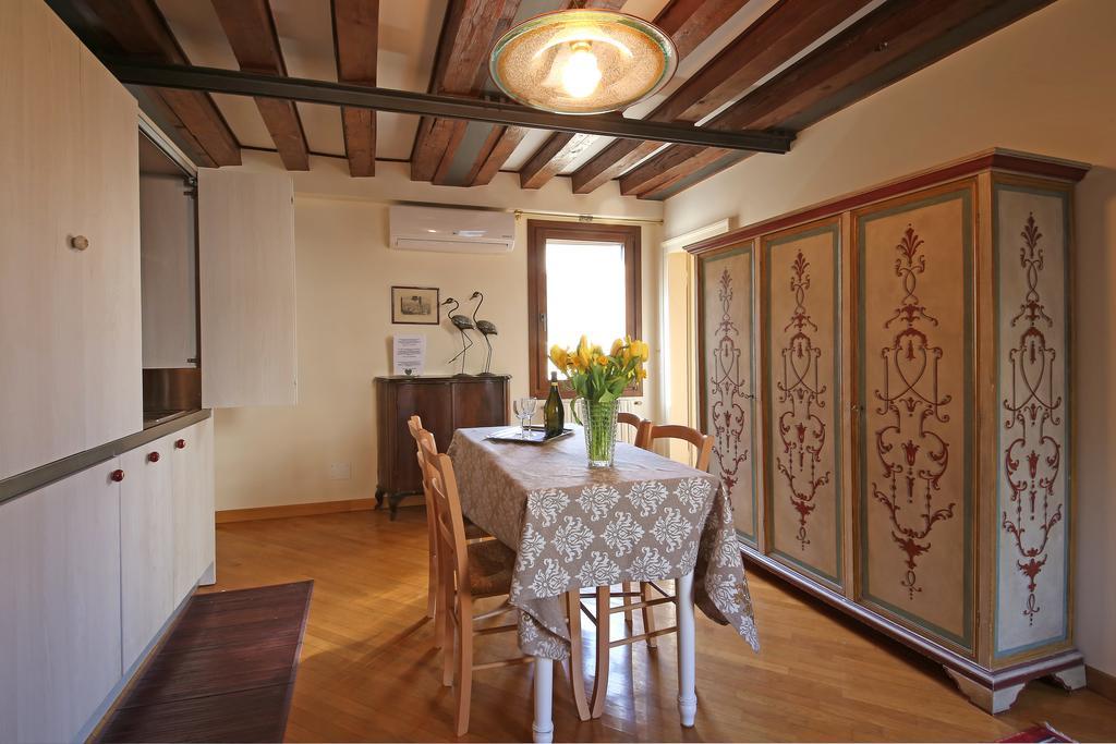 Appartamenti Inside Palazzo Foscarini Венеція Екстер'єр фото