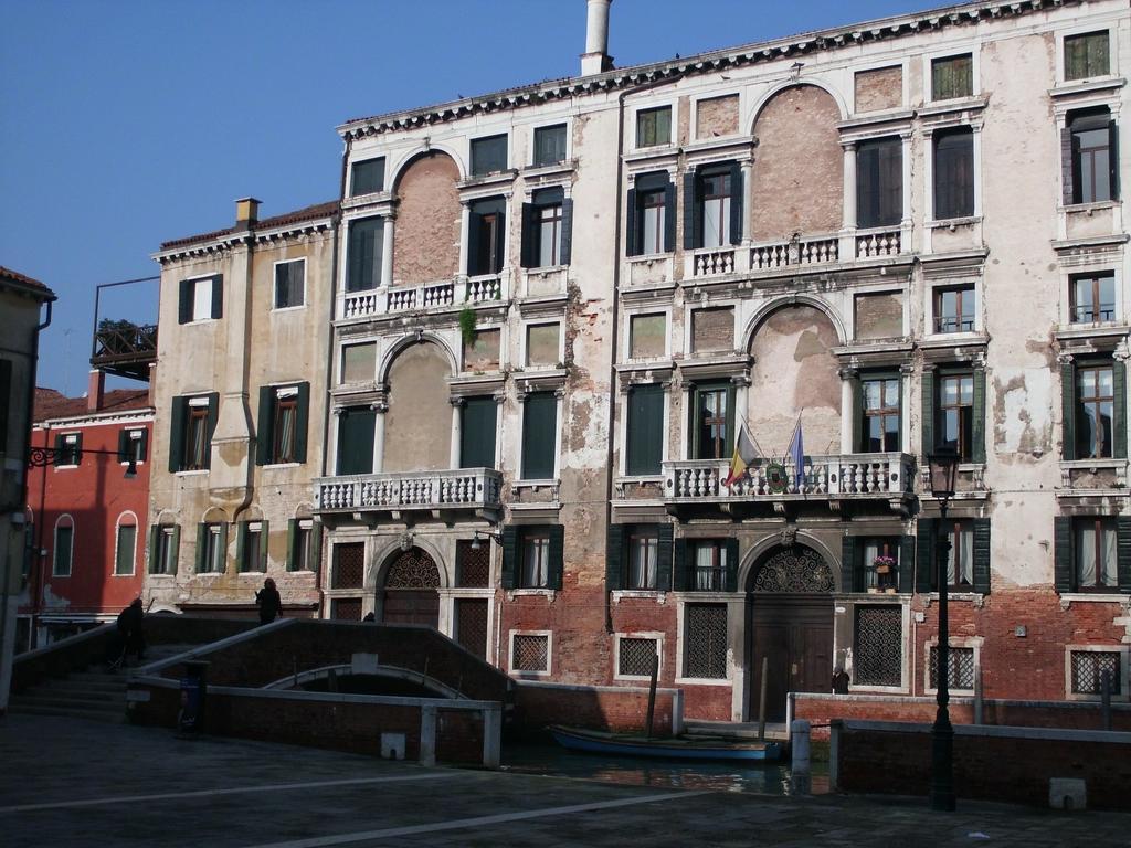 Appartamenti Inside Palazzo Foscarini Венеція Екстер'єр фото