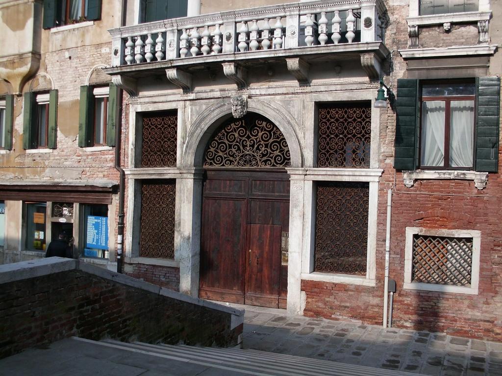 Appartamenti Inside Palazzo Foscarini Венеція Екстер'єр фото
