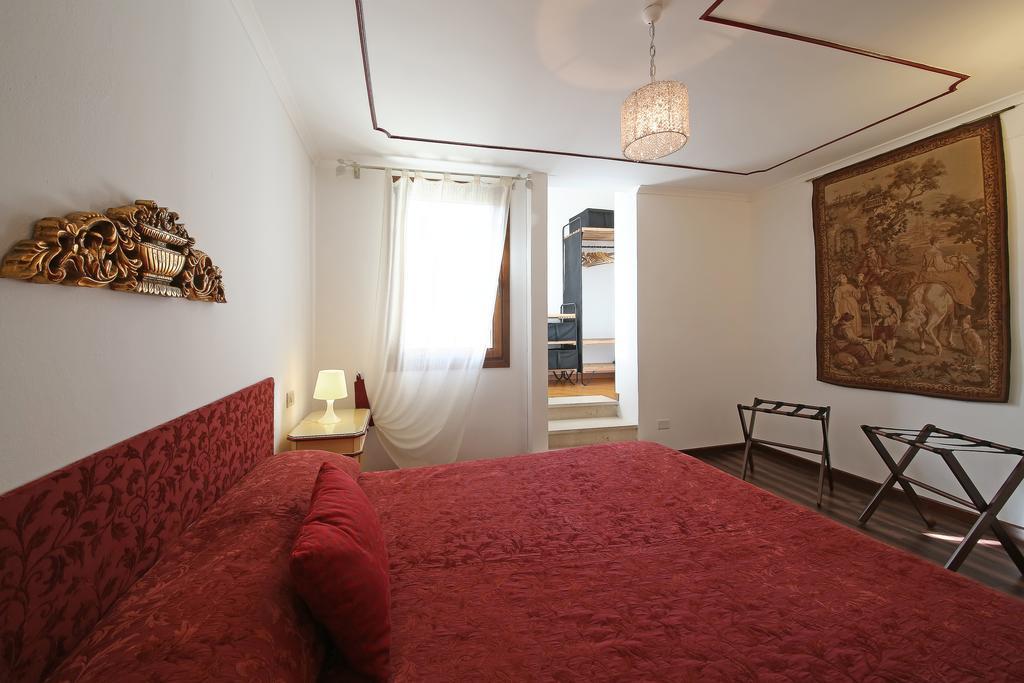 Appartamenti Inside Palazzo Foscarini Венеція Екстер'єр фото