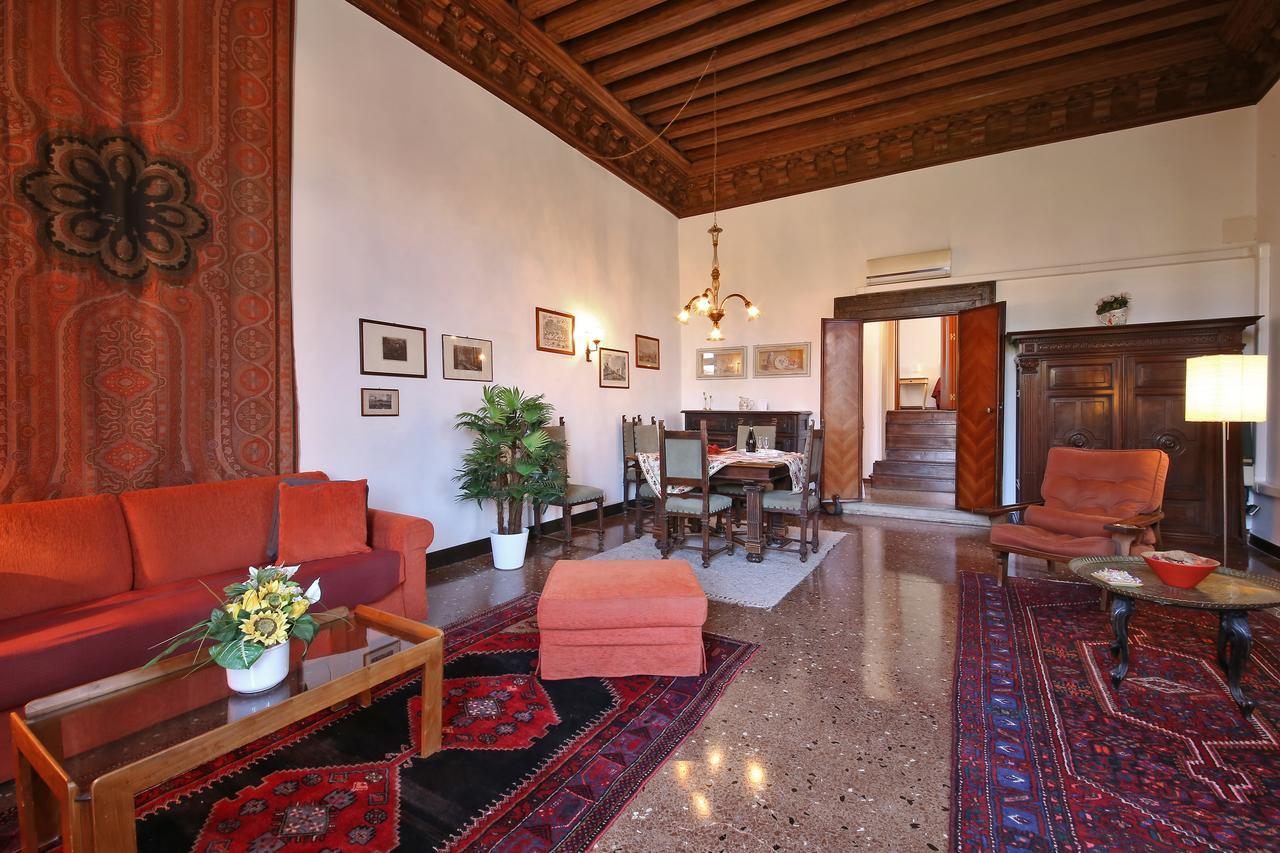 Appartamenti Inside Palazzo Foscarini Венеція Екстер'єр фото