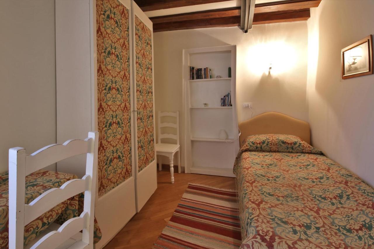 Appartamenti Inside Palazzo Foscarini Венеція Екстер'єр фото