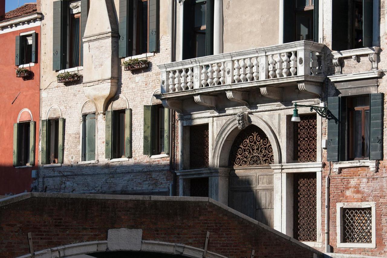 Appartamenti Inside Palazzo Foscarini Венеція Екстер'єр фото