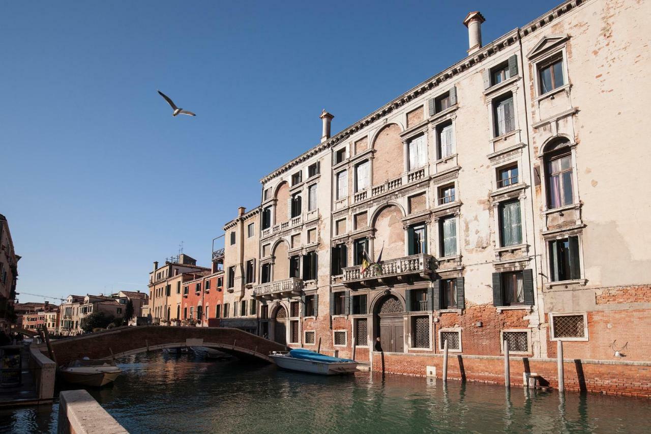 Appartamenti Inside Palazzo Foscarini Венеція Екстер'єр фото